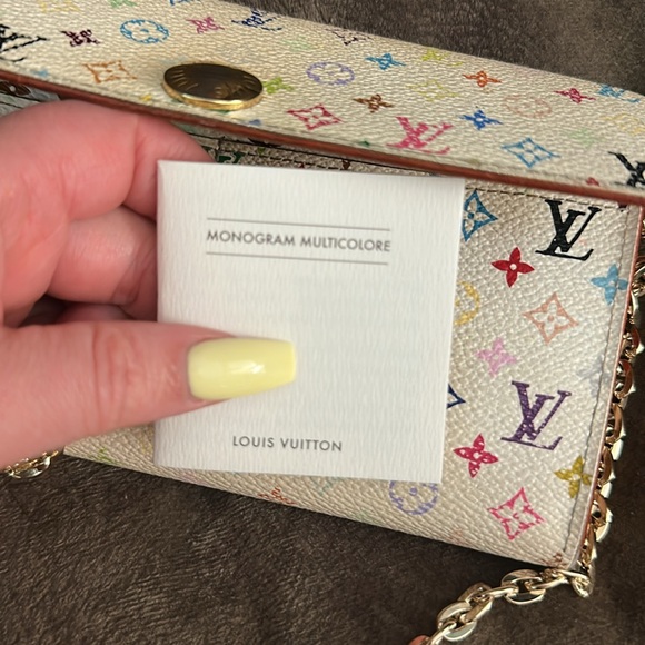 Multicolor Chain Wallet - Picture 8 of 9